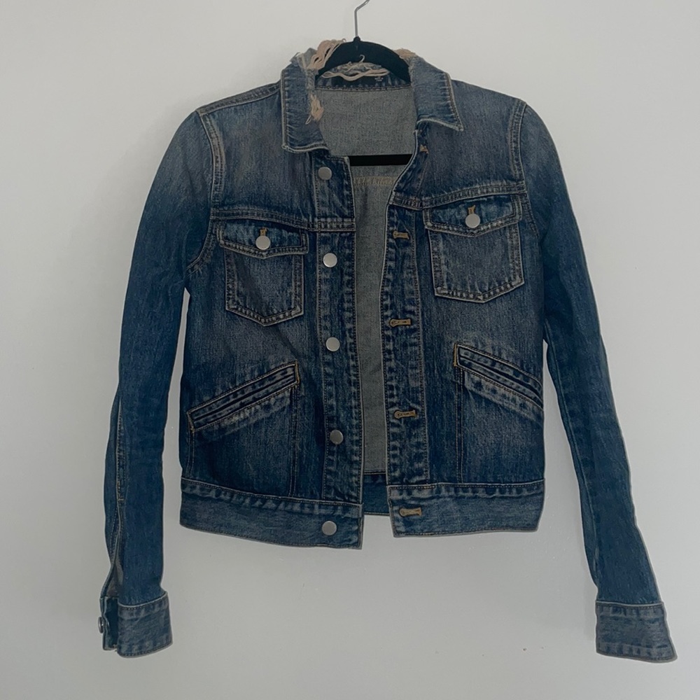 BLK DNM DISTRESSED COLAR FITTED DENIM JACKET SIZE SMALL